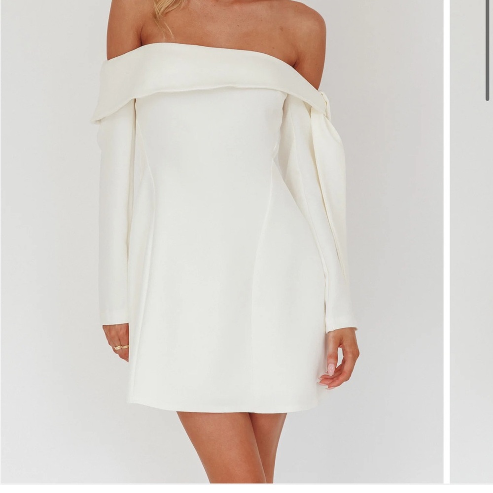 Elegant Off-Shoulder White Long Sleeve Mini Dress